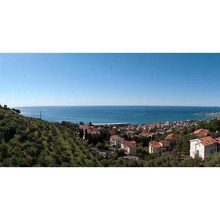 Bed and Breakfast Tra Gli Ulivi Pietra Ligure Exterior foto