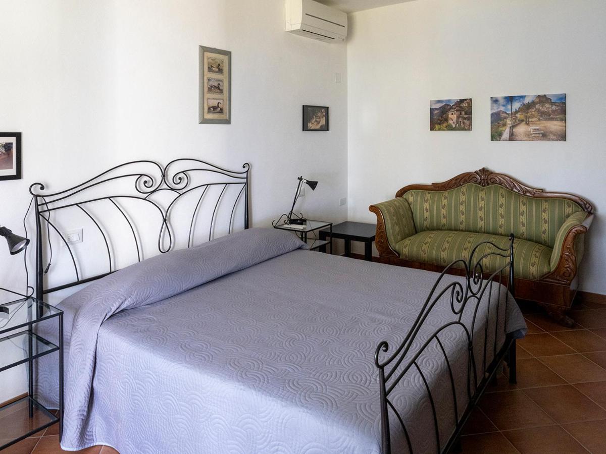 Bed and Breakfast Tra Gli Ulivi Pietra Ligure Exterior foto