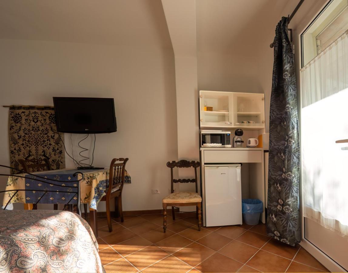 Bed and Breakfast Tra Gli Ulivi Pietra Ligure Exterior foto