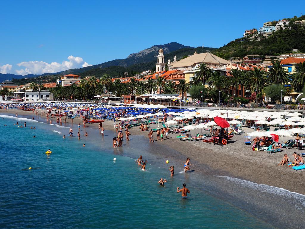 Bed and Breakfast Tra Gli Ulivi Pietra Ligure Exterior foto